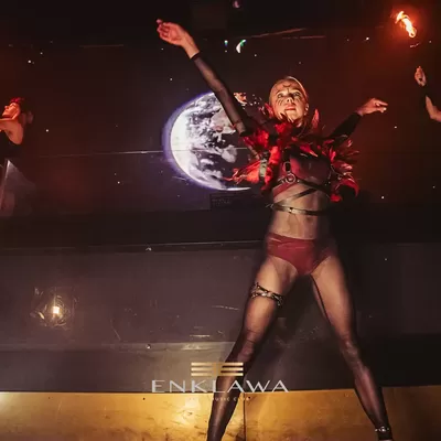 tancerka na scenie klubowej tancerka na scenie klubowej